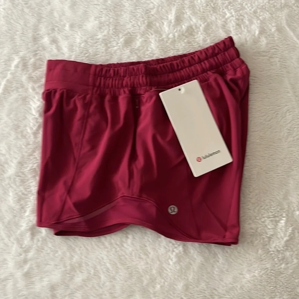 (NWT) Lululemon Hotty Hot Low-Rise Lined Short 4" - Picture 9 of 17